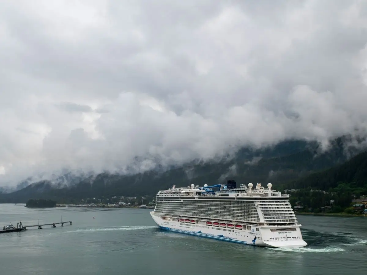 Intimate Aleutian Islands Cruise Experience