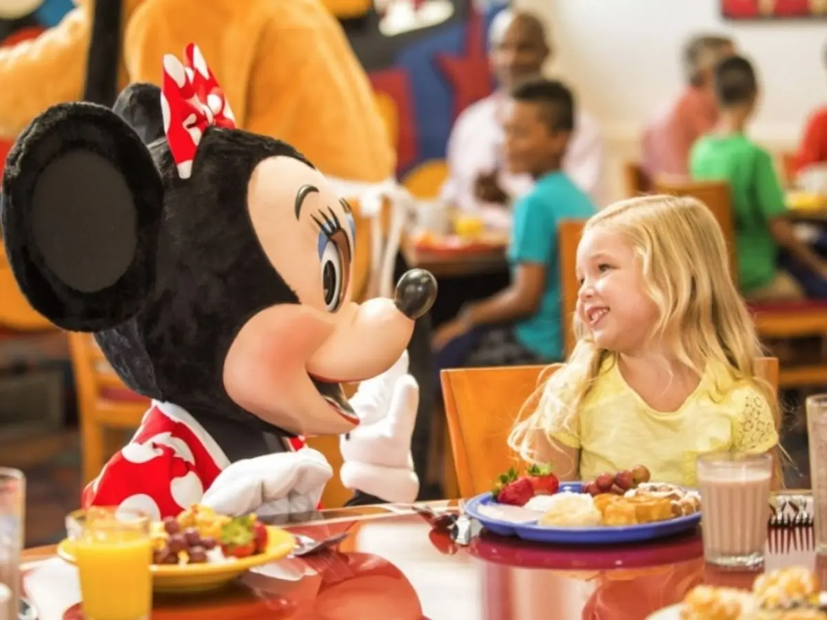 Character dining on Disney cruise