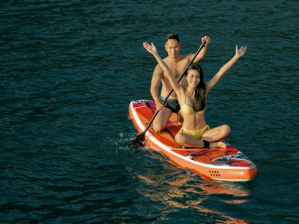 Couples kayaking