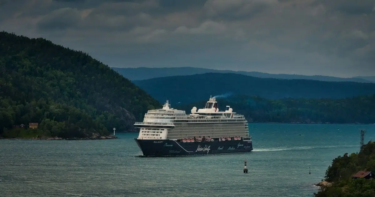 Cruise Ship Navigating