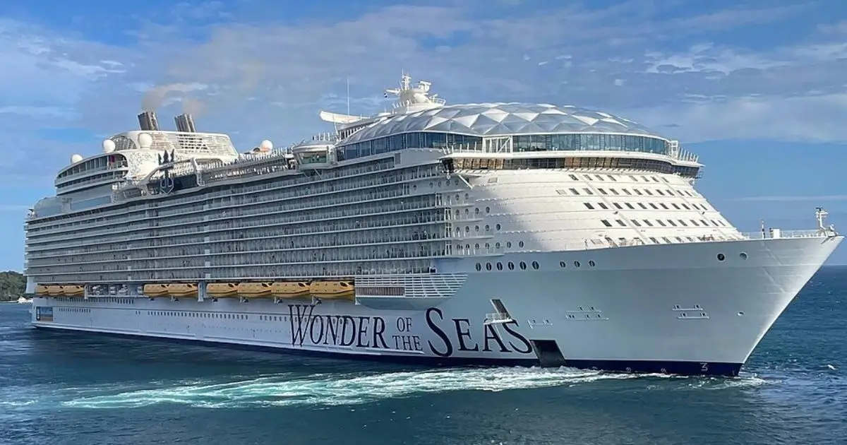 Royal Caribbean Wonder of The Sea Cruise Ship